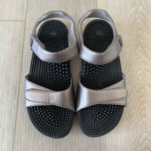 Kenkoh 2326-V Women Metallic Silver Reflexology Massage Sandals Size 8 US